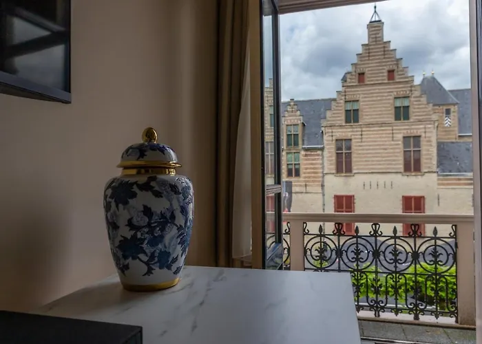 Boutique No5 3* 贝亨奥普佐姆